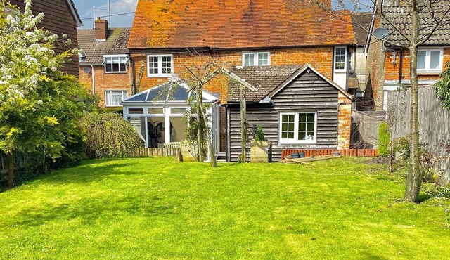 Oxfordshire Village Cottage With Private Garden