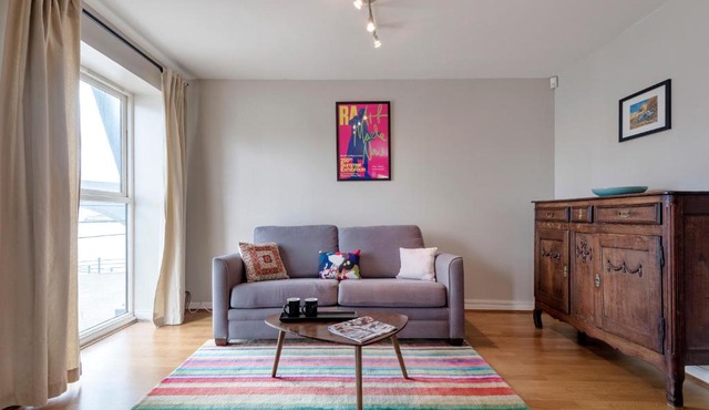 Panoramic Docklands Home