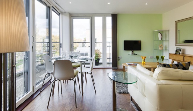 Panoramic Victoria Park Home close to Stratford by UnderTheDoormat