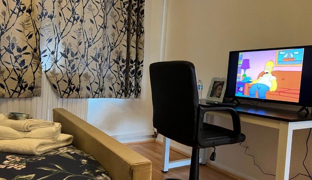 Park View Serviced Apartment - Next to Northolt Tube Station - Near Central London & Wembley