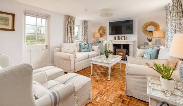 Pass the Keys | Charming 4 Bed Cottage in Herts Countryside