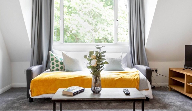 Pass the Keys | Cosy Studio for Business & Leisure