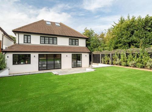 Pass the Keys Luxury 4 Bedroom home with large garden