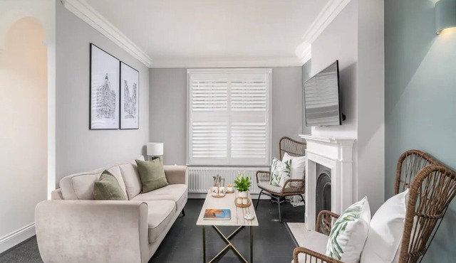 Pass the Keys | Luxury 2 Bedroom Townhouse in Central St Albans