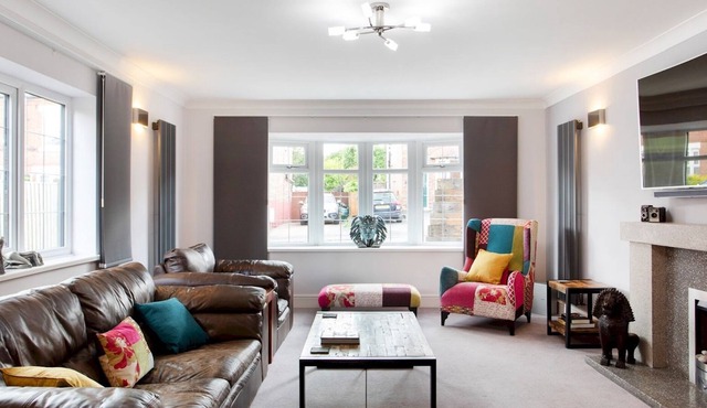 Pass the Keys | Modern 2 Bed Property with Free Parking