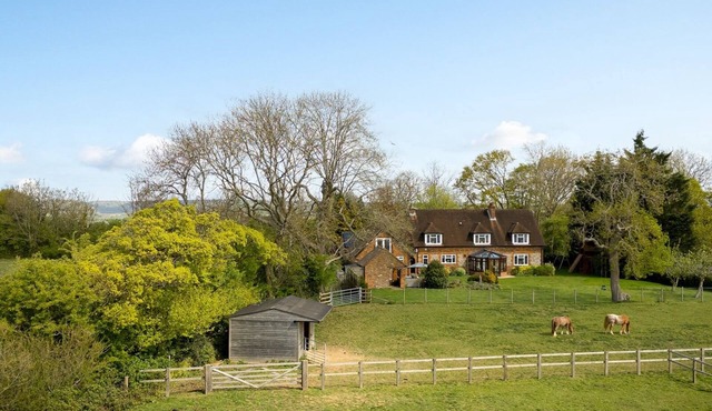 Pass the Keys | Quintessential Chilterns Hideaway