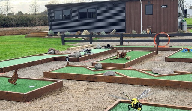 Peachy on Pembroke - 9 hole Mini Putt with gorgeous views
