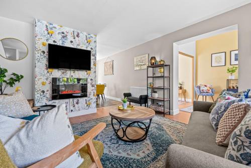 Peacock House by Spa Town Property - Spacious House in Central Warwick with Free Parking