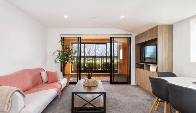 Penthouse Apartment Scenic Views-Spacious 2br