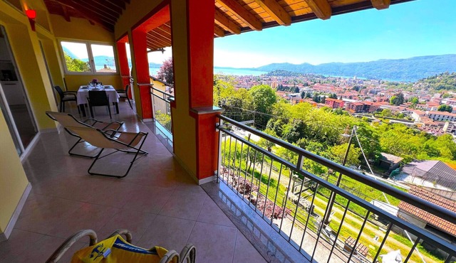 Penthouse Valentino with terrace lake view