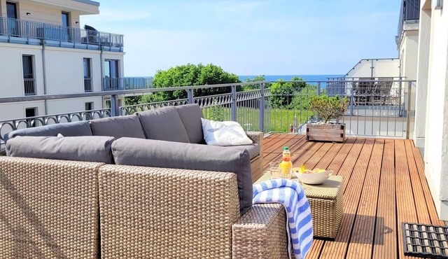 Penthouse with balcony, terrace and partial sea view in Villa Bernstein