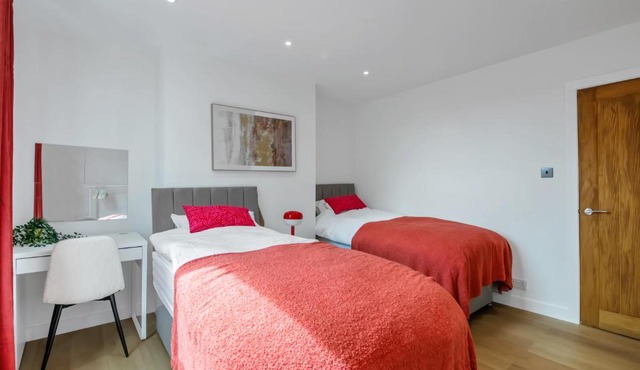 Perfect for Long Stays, Free Parking!
