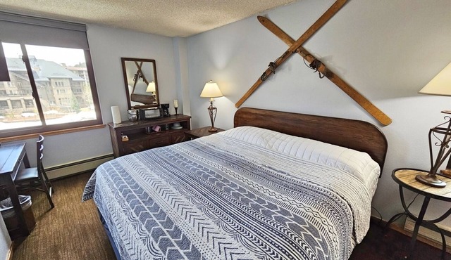 Pet Friendly King Studio, Center Village, walk to slopes 446