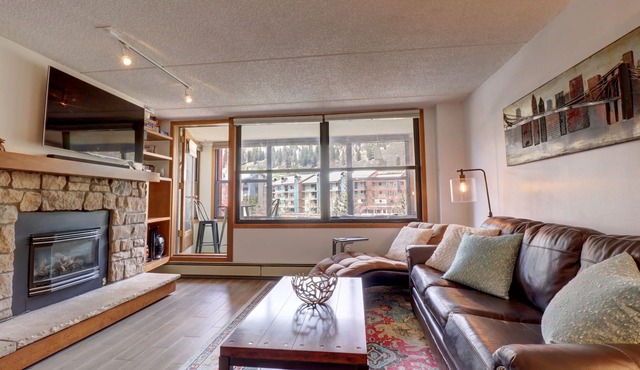 Pet-Friendly Modern Condo, Great Location, Views, Amenities, Hot Tub - VS348