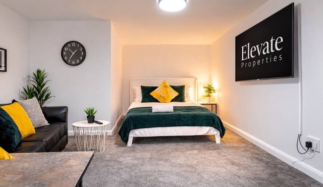 Pet-Friendly Studio with Free Parking