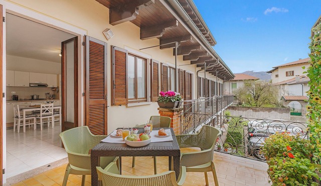 Petalo Bianco: 100m from Lake, Parking and Balcony, Baveno, Italy