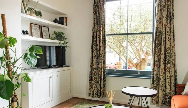 Poet's Corner - Charming Victorian Home