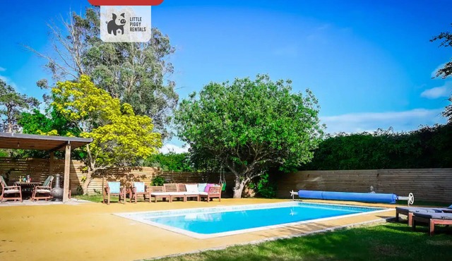 Poolside Family Escape | Luton