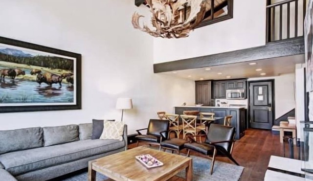 Premier Residence + Fireplace & Balcony