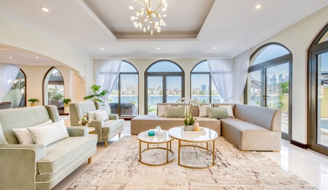 Prestigious 5BR Villa with AsstRm and Private Pool in Frond O Palm Jumeirah