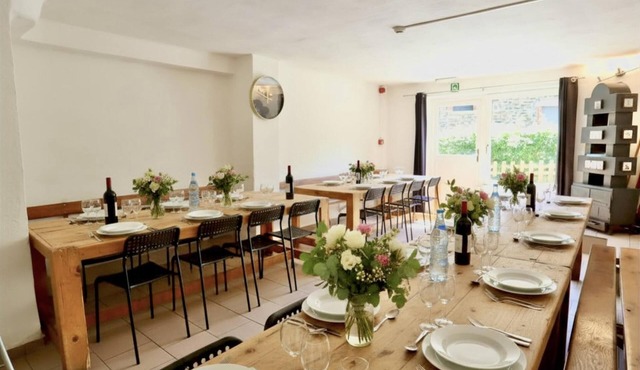 Pretty group house with a sauna, games & garden