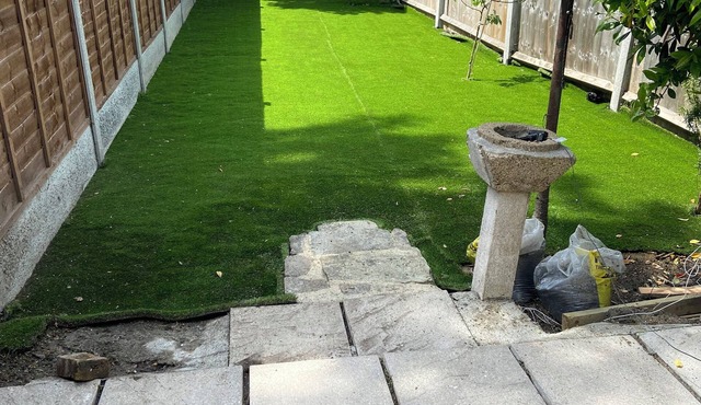 Pretty new family home, with generous outdoor space, 1.8 miles to the Dog Hedge.