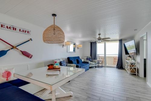 Private Beach Access & Gulf Views: Hudson Condo!