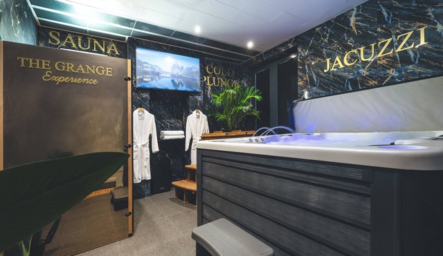 Private Luxury Spa Suite: Sauna, Jacuzzi, Ice Bath