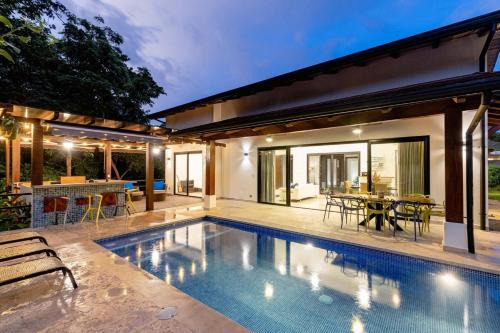 Private Pool Luxury Modern House - Free Golf Cart - Llama del Bosque - Reserva Conchal Golf Resort