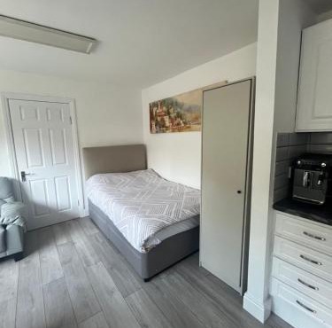 Private Studio Flat in Harrow