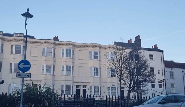 Property located in Brighton city centre, in close proximity to main attractions