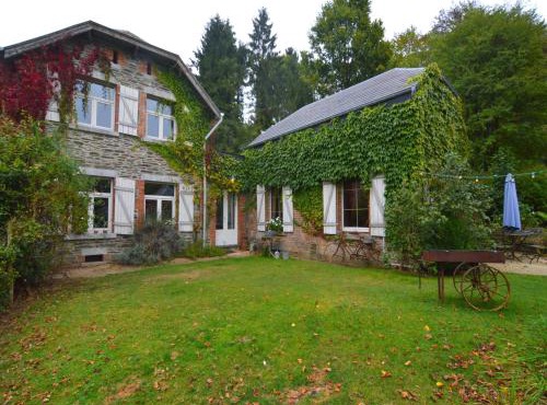 Quaint Holiday Home in Bièvre in the forest
