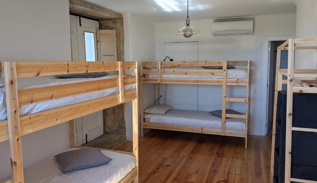 Quarto privado com beliches e WC - 4 camas - Lagarto Pintado Casa n'Aldeia