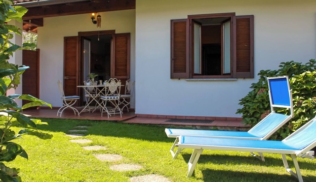 Quattro Stagioni Spring Garden Holiday Apartment with Pool