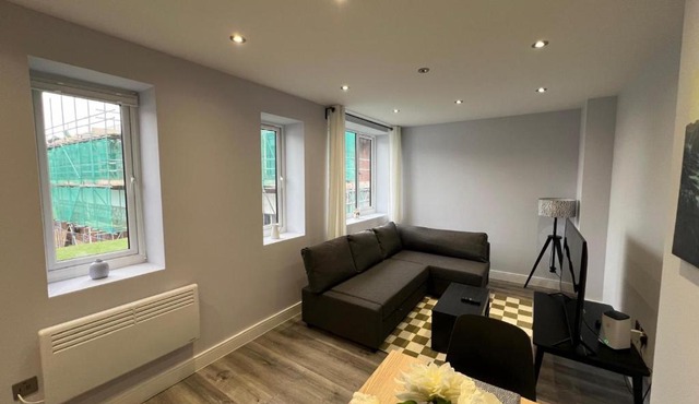 Queen Apartment - En-Suites - High Spec - 7 Guests