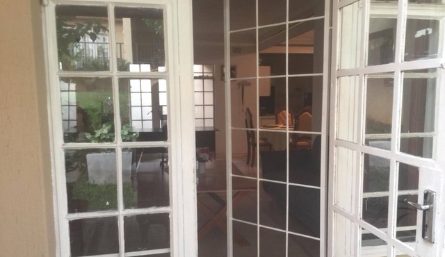 Quiet 3 Bed 2 Bath Country Cottage in the centre of town White River