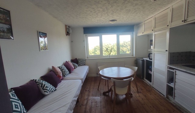 Quiet, spacious and sleeps up to 8 - easy access to city centre
