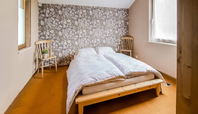 Quiet valley view retreat