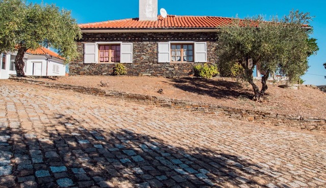 Quinta da Vela - Four Bedroom House, Sleeps 8
