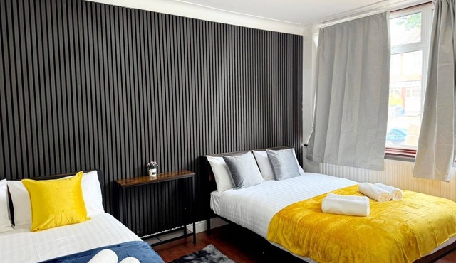RA-Beautiful Quadruple Room in Wembley!