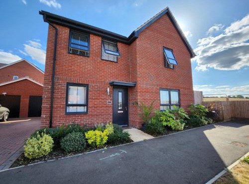 Rated 5 Star! Perfect For Business, Leisure And Relocation