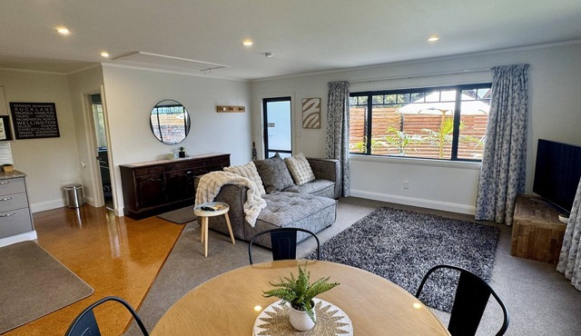 Redwood Cottage - Essential Comfort