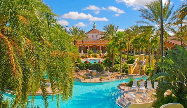 REGAL PALMS OASIS-dreamy resort style townhouse with many amenities