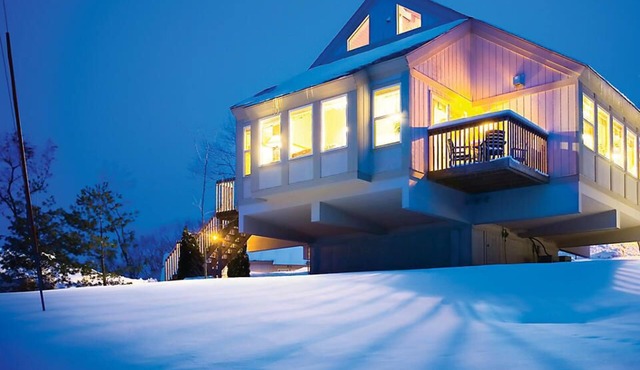 Relax & Unwind! BGV's Christmas Mountain Village-3 BR 3 Bath Townhome
