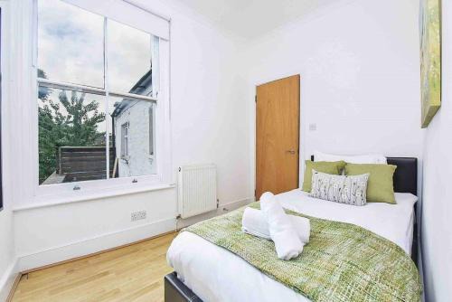 Relaxed Crouch Hill Getaway by MoreThanStays