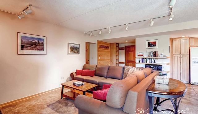 Remodeled Kitchen & Bath, Views, Wi-Fi, Garage Parking, Onsite Hot Tubs TE504