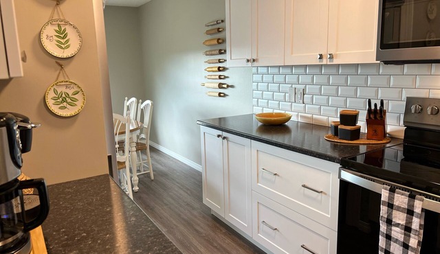 Renovated Half-duplex w/private space, right in town, 1hr to the Rocky Mountains
