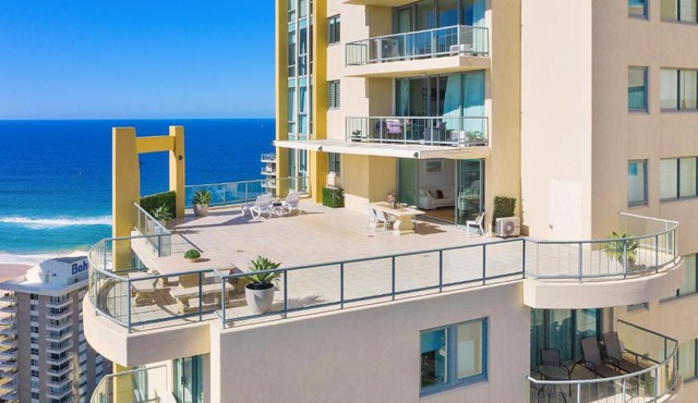 Resort style 3br unit w/huge entertainers balcony
