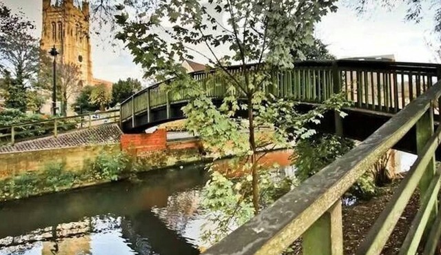 River House 2BR 1 bathroom & downstairs toilet Parking St Neots Town Centre