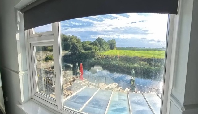Riverside Inn